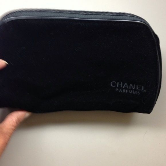 CHANEL VELOUR COSMETIC/ TRAVEL BAG - Picture 2 of 8